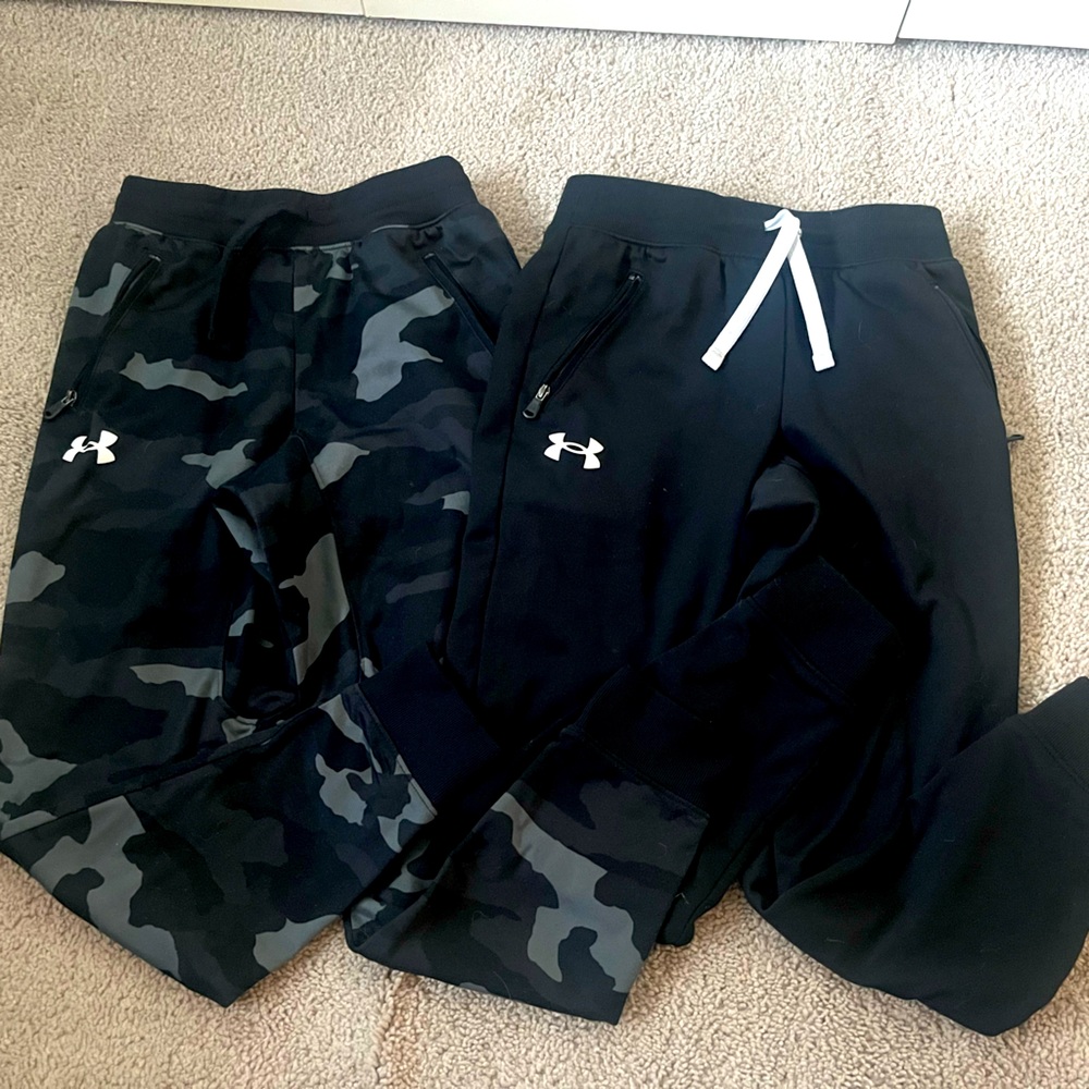 Boy Under Amour joggers size 8